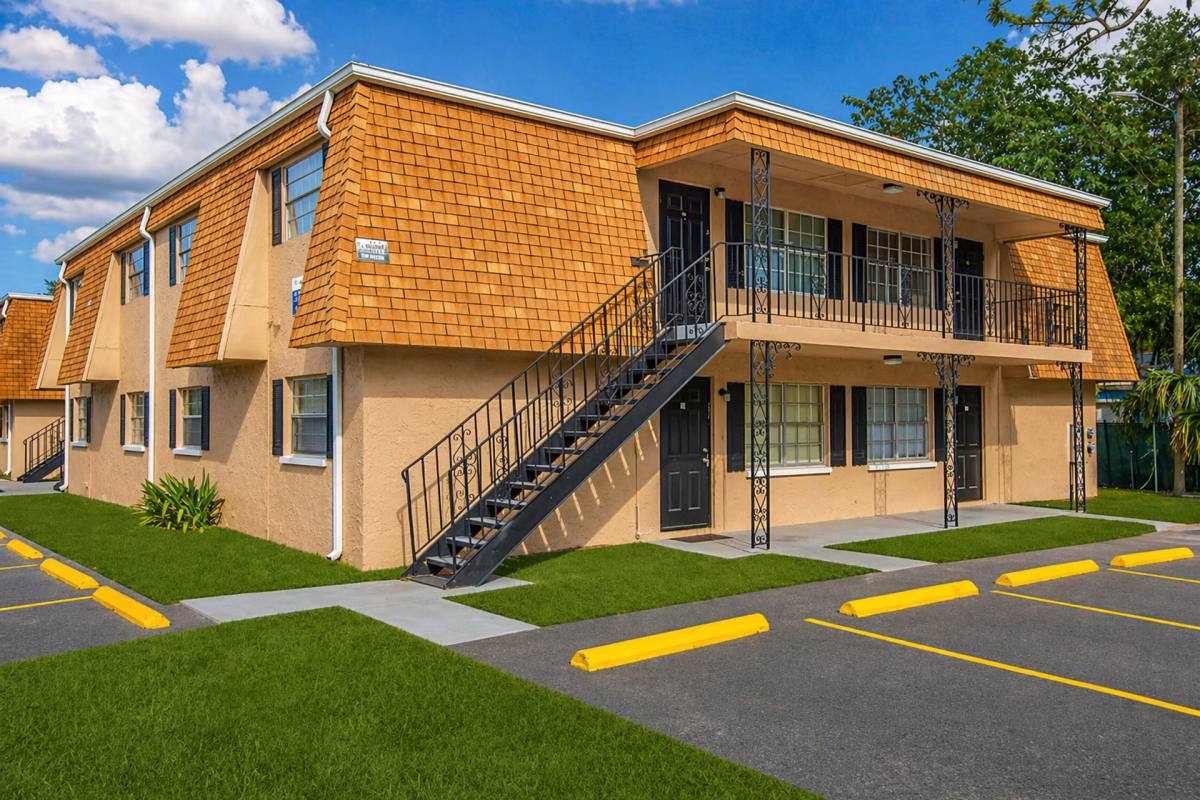 Apartment for rent at 13102 N 20th St, Tampa, FL 33612