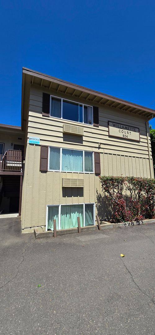 Apartment for rent at 804 NE 2nd St, Corvallis, OR 97330