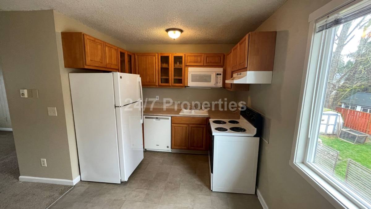 Apartment for rent at 5504 SE Center St, Portland, OR 97206