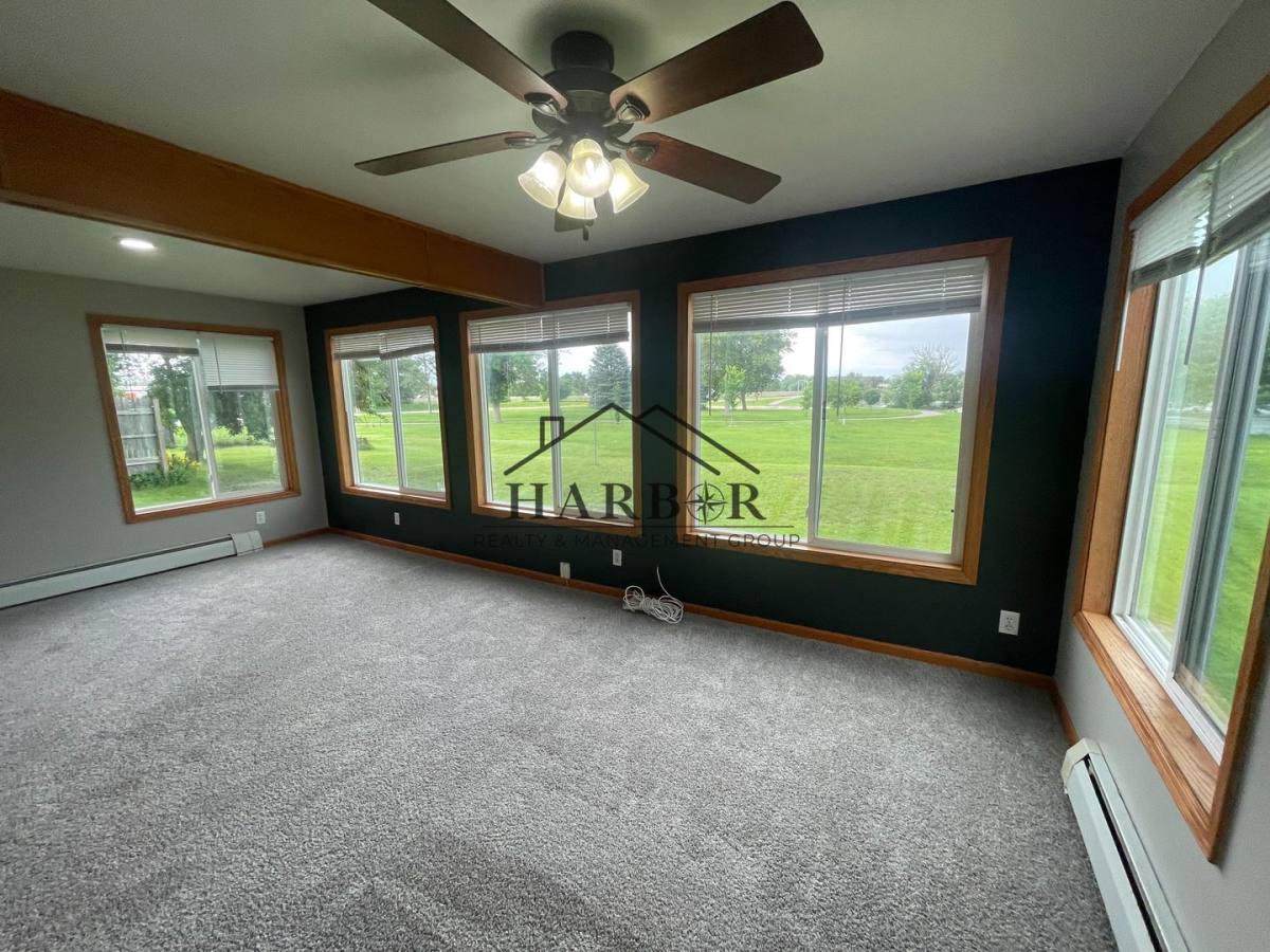 Apartment for rent at 806 15th St NE, Austin, MN 55912