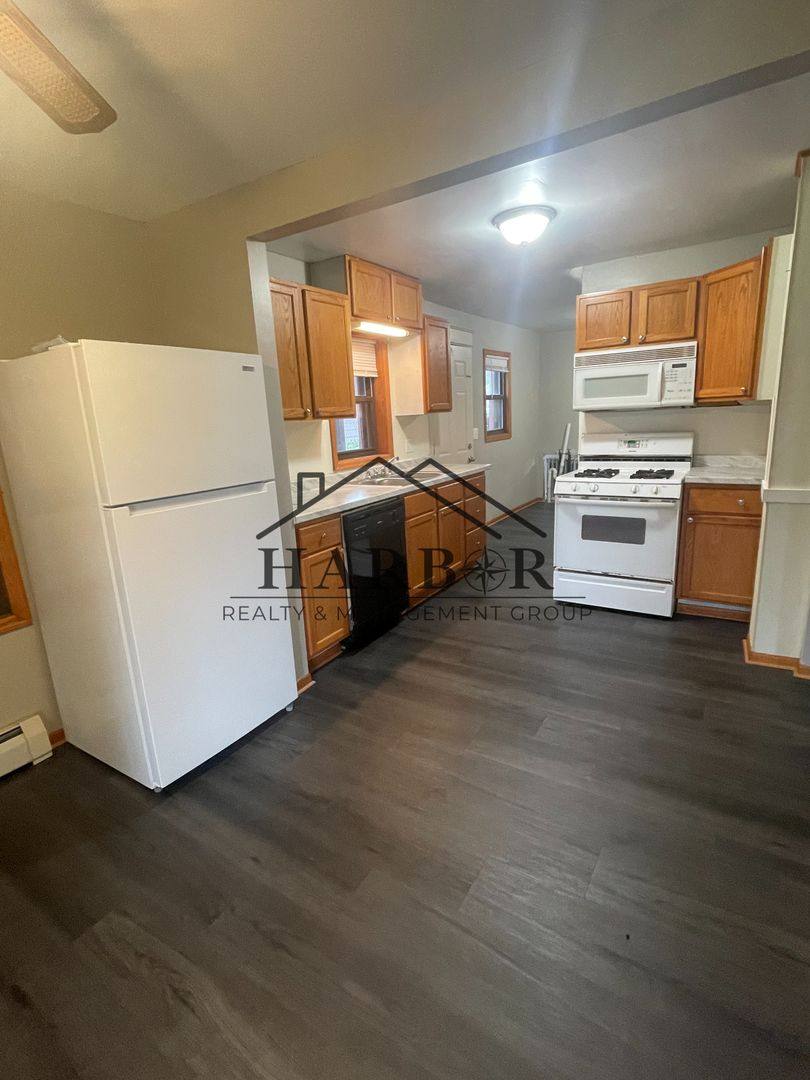 Apartment for rent at 806 15th St NE, Austin, MN 55912