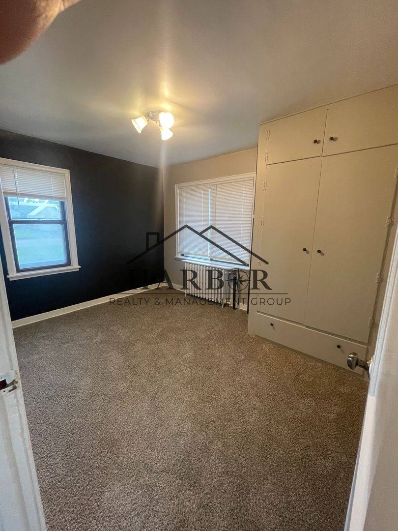 Apartment for rent at 806 15th St NE, Austin, MN 55912