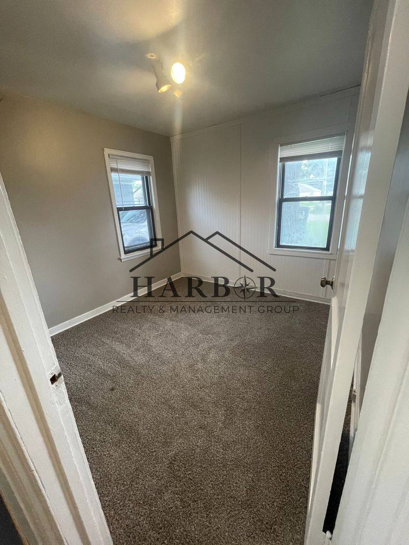 Apartment for rent at 806 15th St NE, Austin, MN 55912