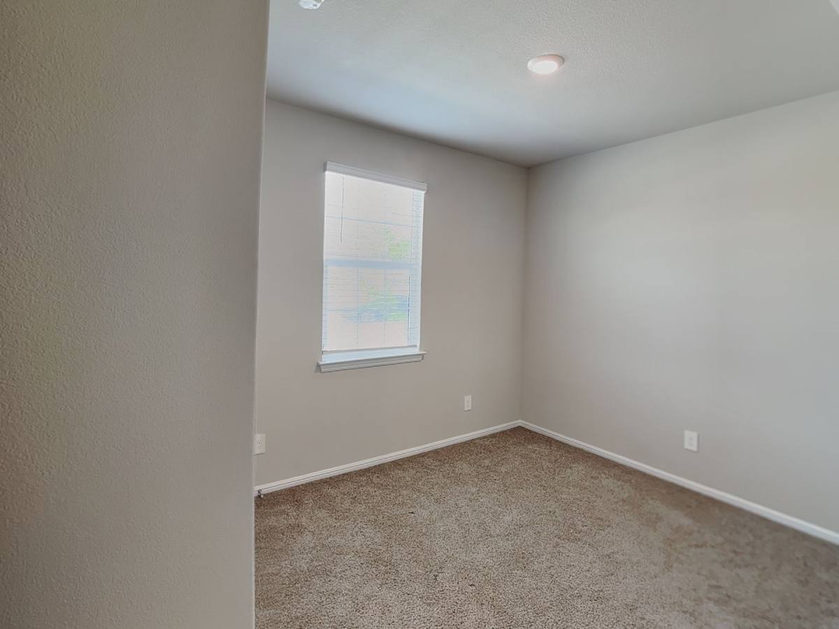 House for rent at 6721 Lake Overlook Dr, Fort Worth, TX 76135