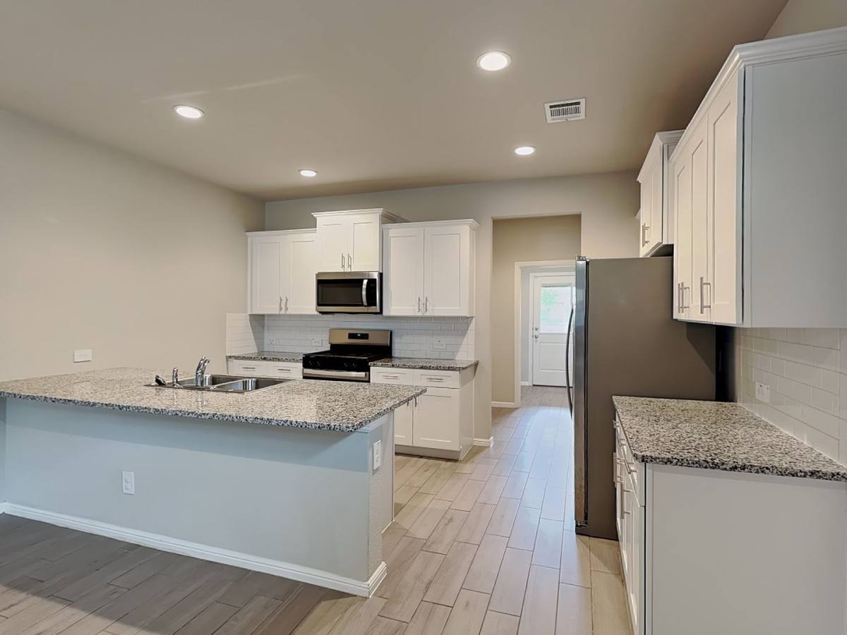 House for rent at 6721 Lake Overlook Dr, Fort Worth, TX 76135