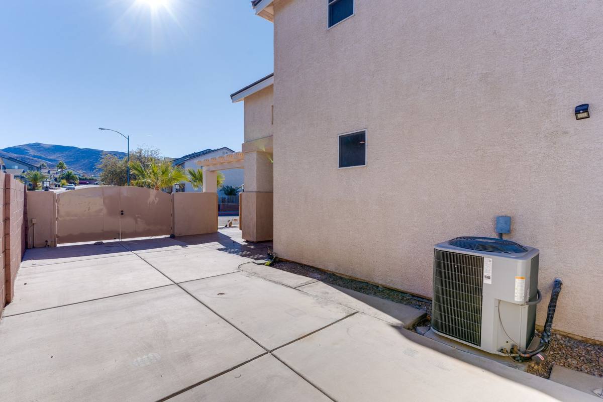 House for rent at 860 Viento Del Montagna Ave, Henderson, NV 89012