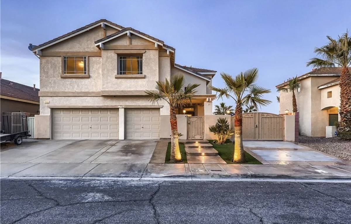 House for rent at 860 Viento Del Montagna Ave, Henderson, NV 89012