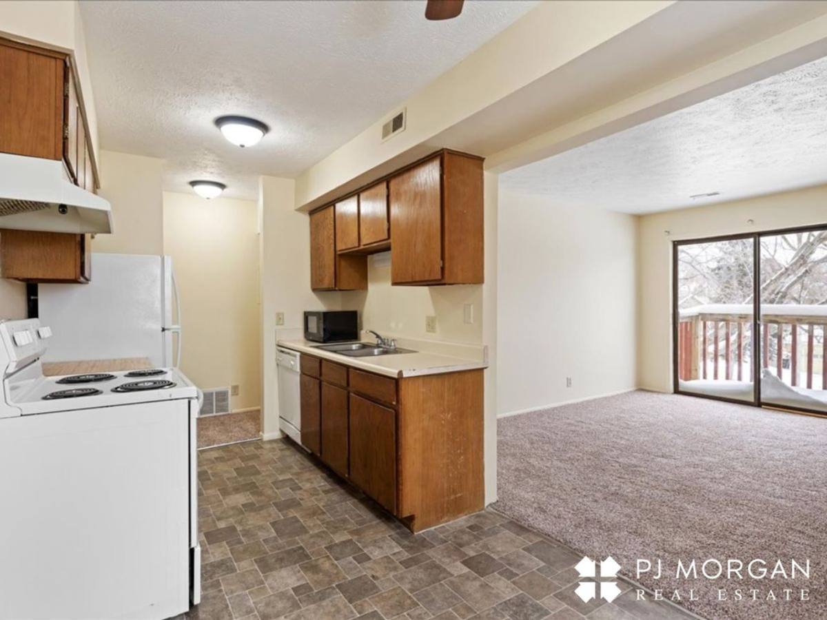 Apartment for rent at 10808 Oakbrook Circle, Omaha, NE 68154