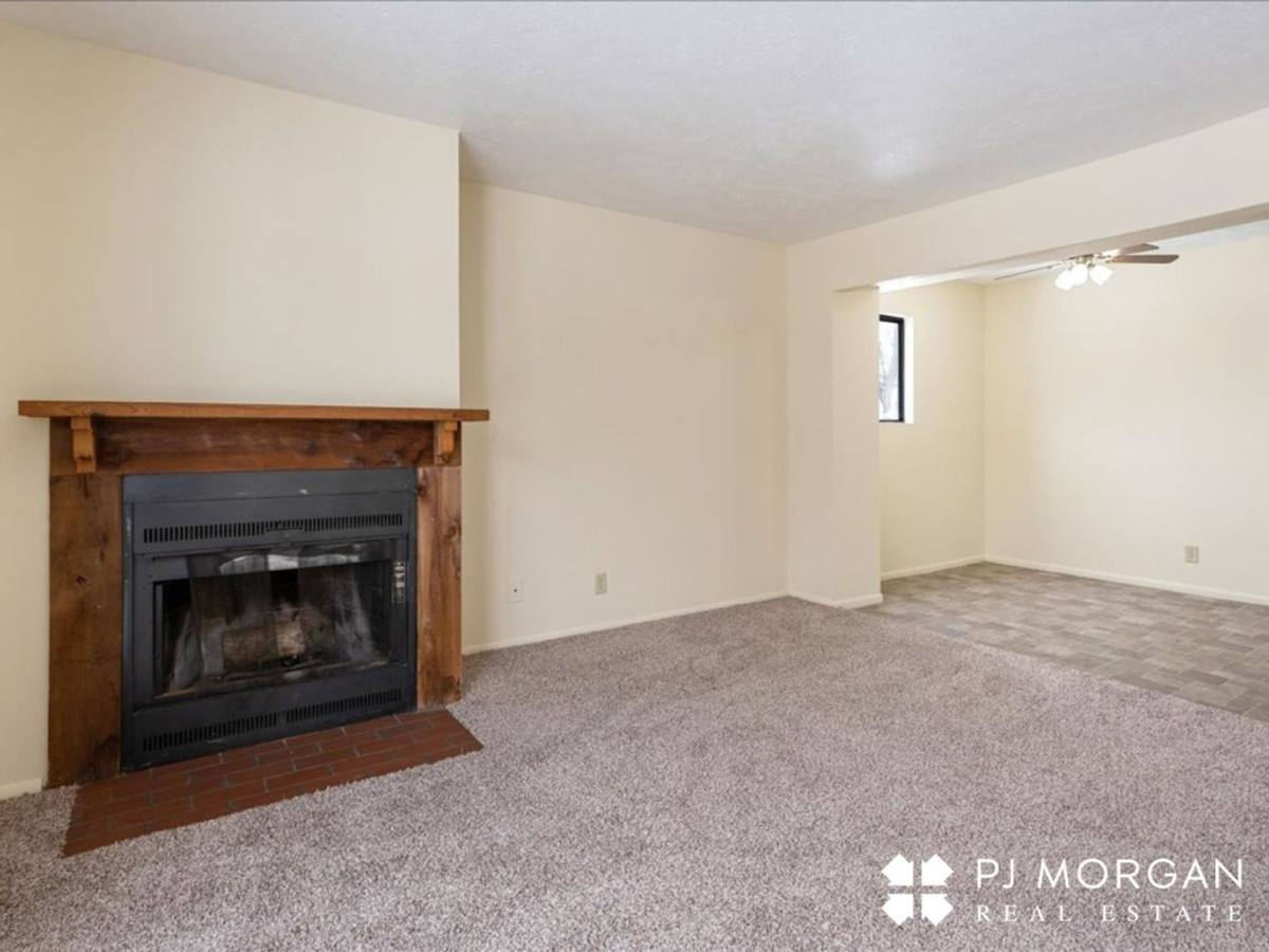 Apartment for rent at 10808 Oakbrook Circle, Omaha, NE 68154