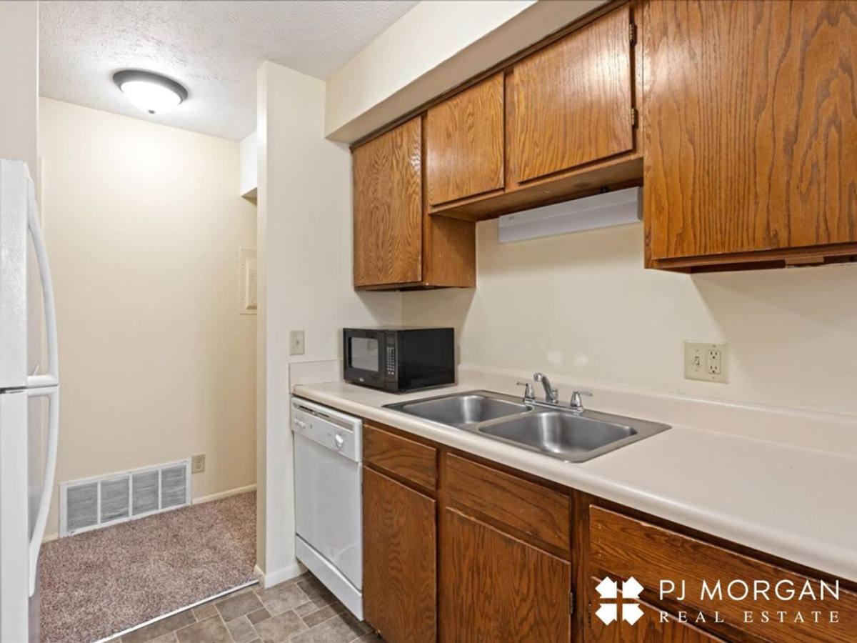 Apartment for rent at 10808 Oakbrook Circle, Omaha, NE 68154