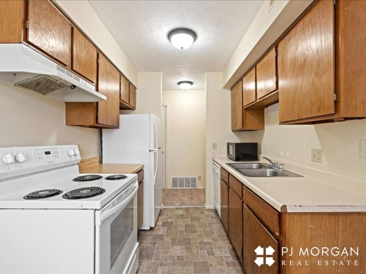 Apartment for rent at 10808 Oakbrook Circle, Omaha, NE 68154