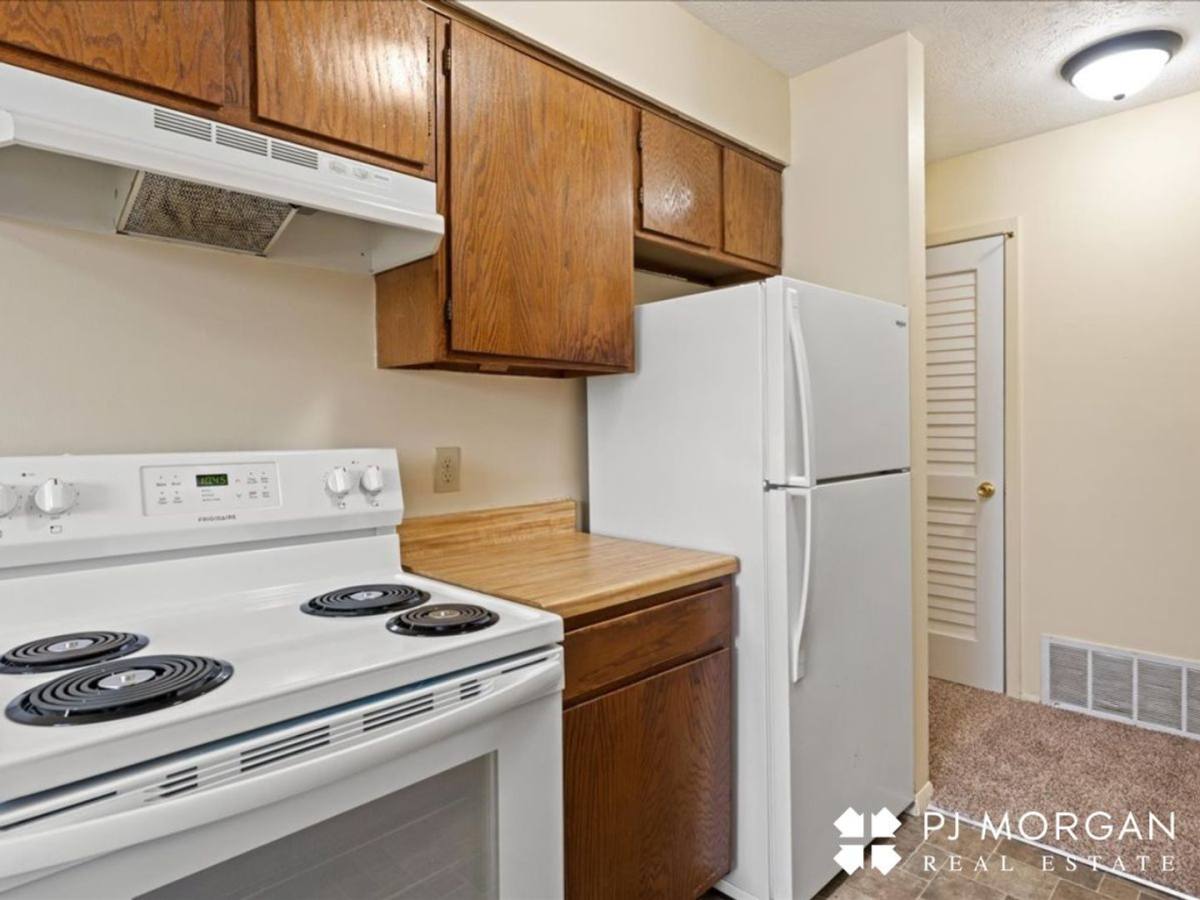 Apartment for rent at 10808 Oakbrook Circle, Omaha, NE 68154