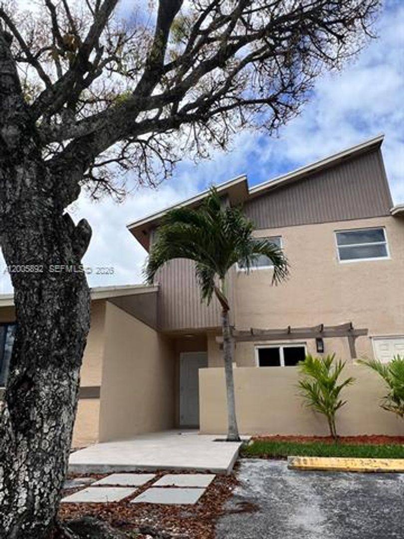 Townhouse for rent at 3632 SW 112th Ave, Miami, FL 33165