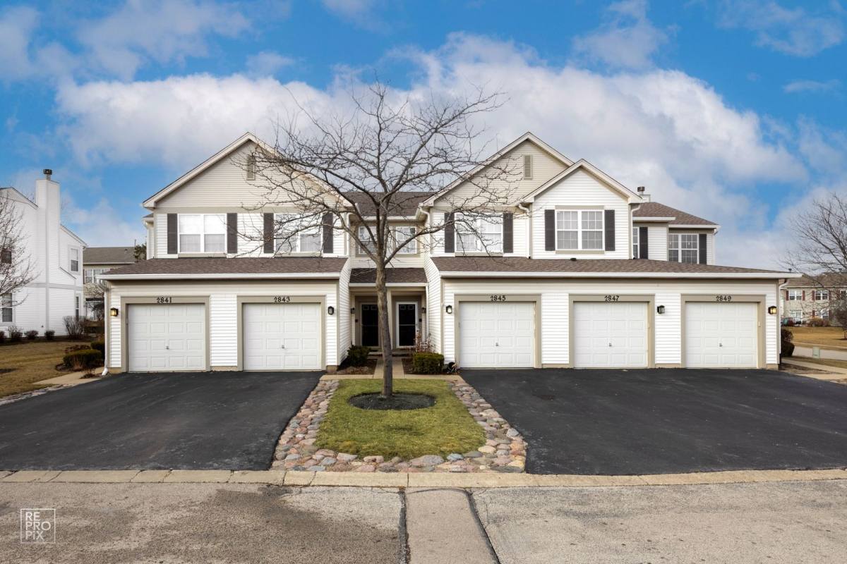 Townhouse for rent at 2843 Falling Waters Dr, Lake Villa, IL 60046
