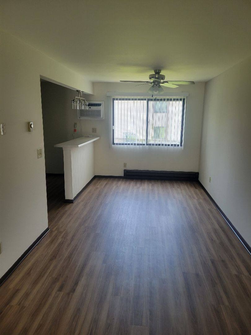 Apartment for rent at 1357 Meadowcreek Dr, Pewaukee, WI 53072