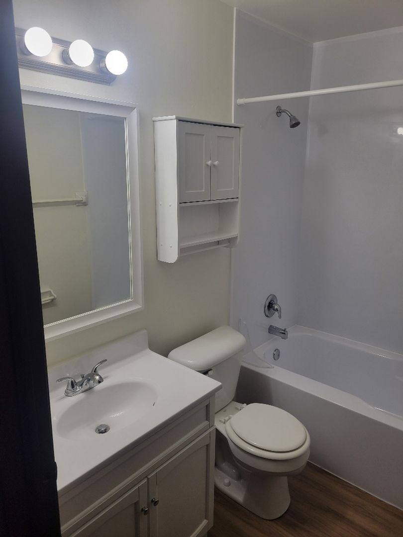Apartment for rent at 1357 Meadowcreek Dr, Pewaukee, WI 53072