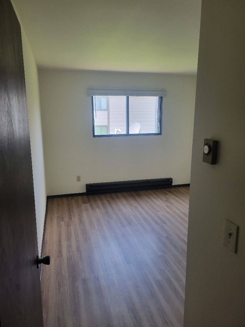 Apartment for rent at 1357 Meadowcreek Dr, Pewaukee, WI 53072
