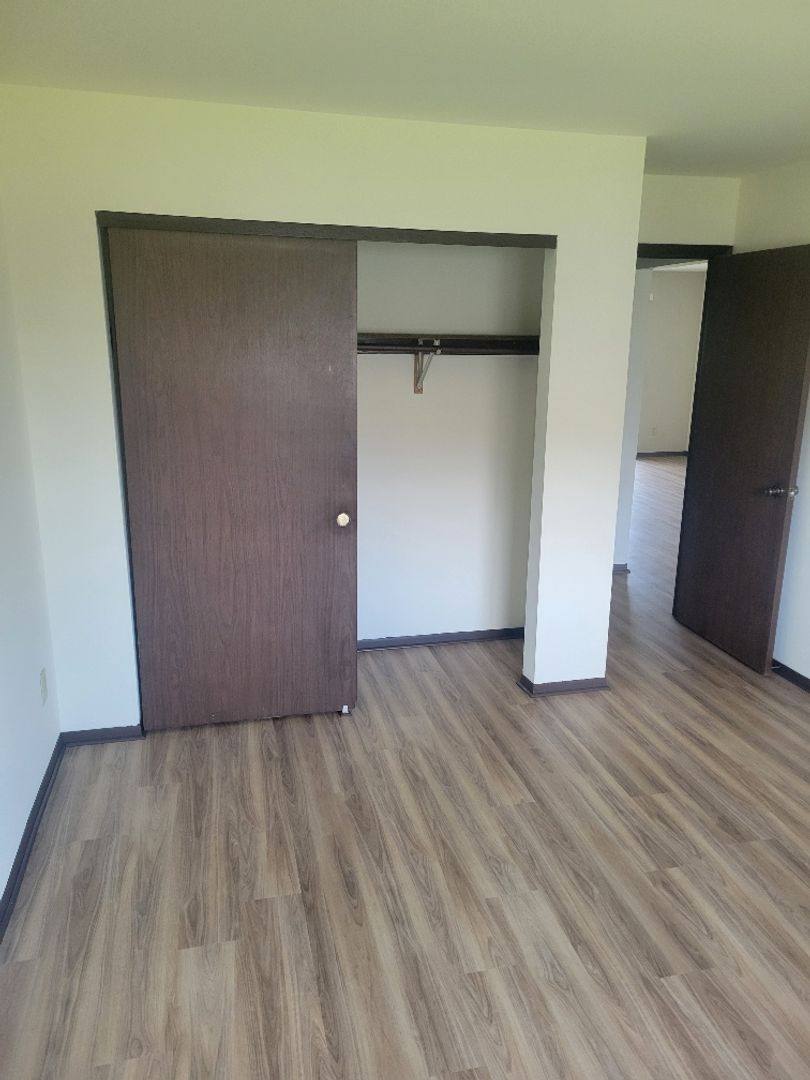 Apartment for rent at 1357 Meadowcreek Dr, Pewaukee, WI 53072