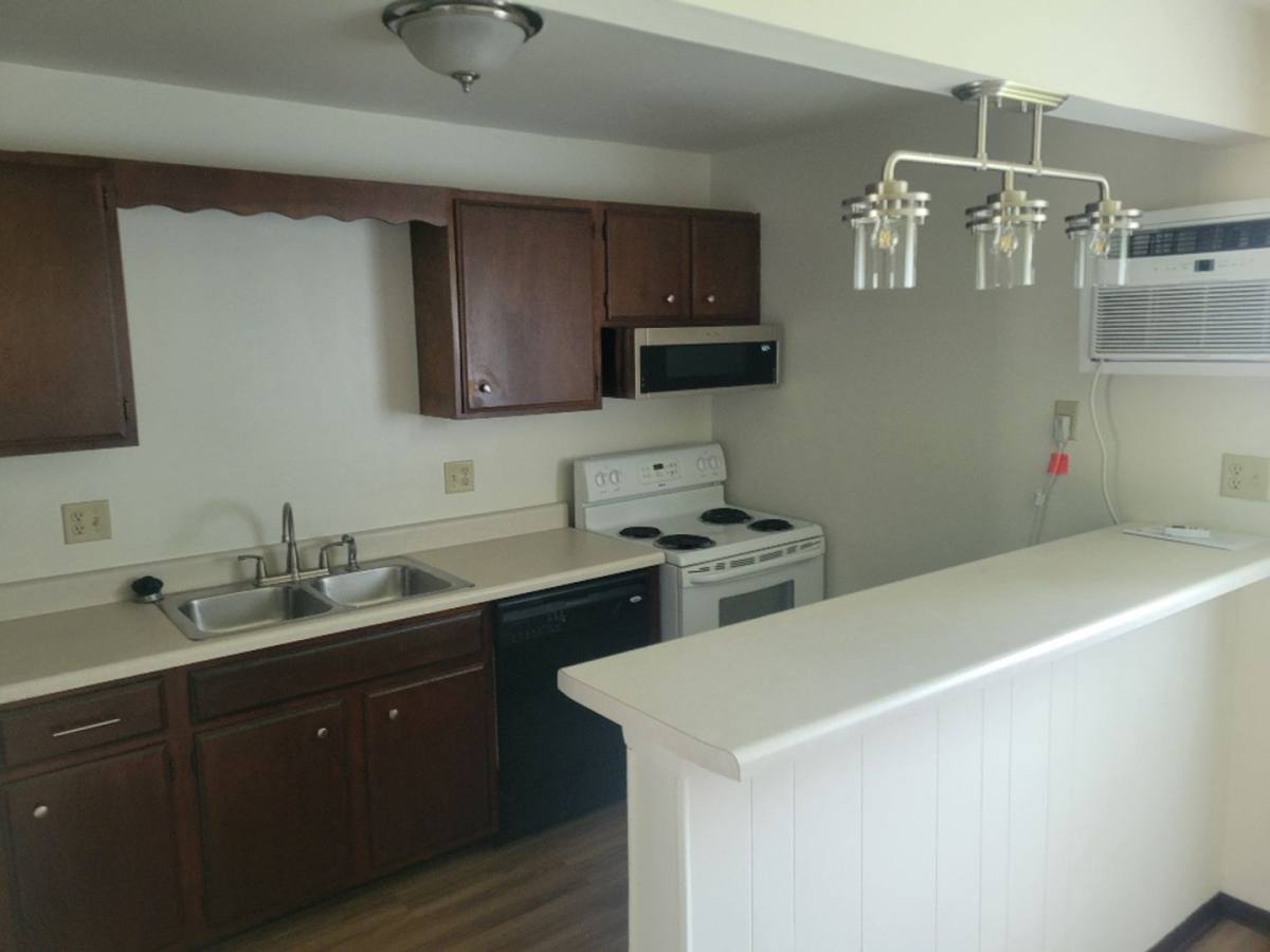 Apartment for rent at 1357 Meadowcreek Dr, Pewaukee, WI 53072