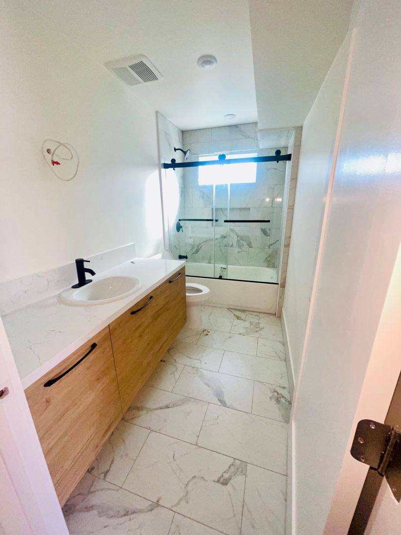 Apartment for rent at 9949 Pinewood Ave, Tujunga, CA 91042