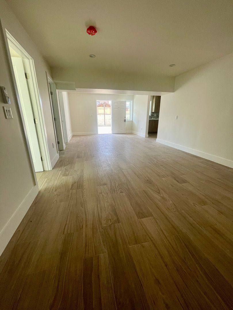 Apartment for rent at 9949 Pinewood Ave, Tujunga, CA 91042