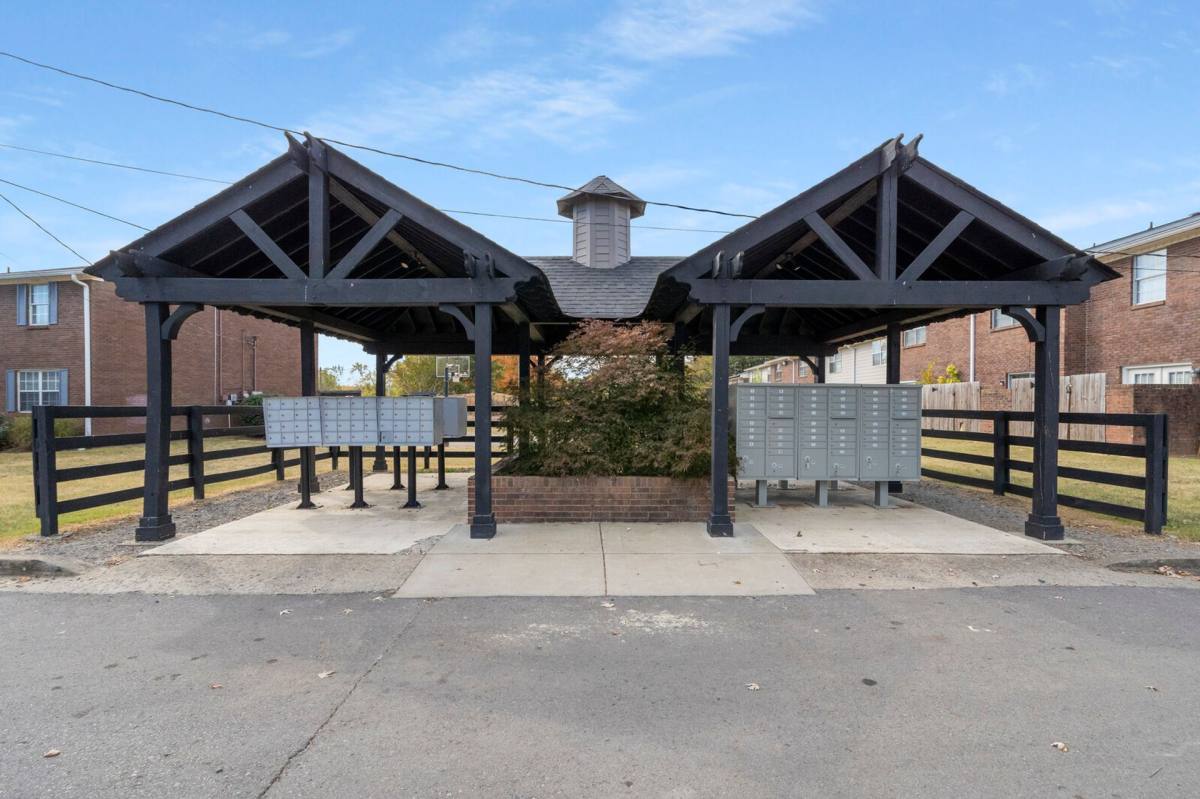 Townhouse for rent at 600 Whispering Hills Dr, Nashville, TN 37211