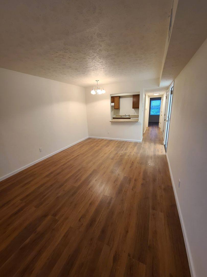 Apartment for rent at 251 W High St, London, OH 43140