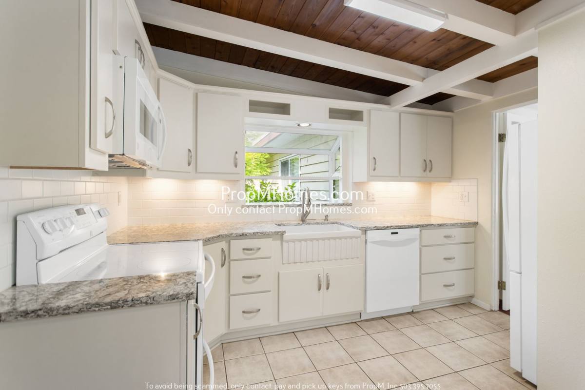 House for rent at 1885 SW Wellington Ave, Portland, OR 97225