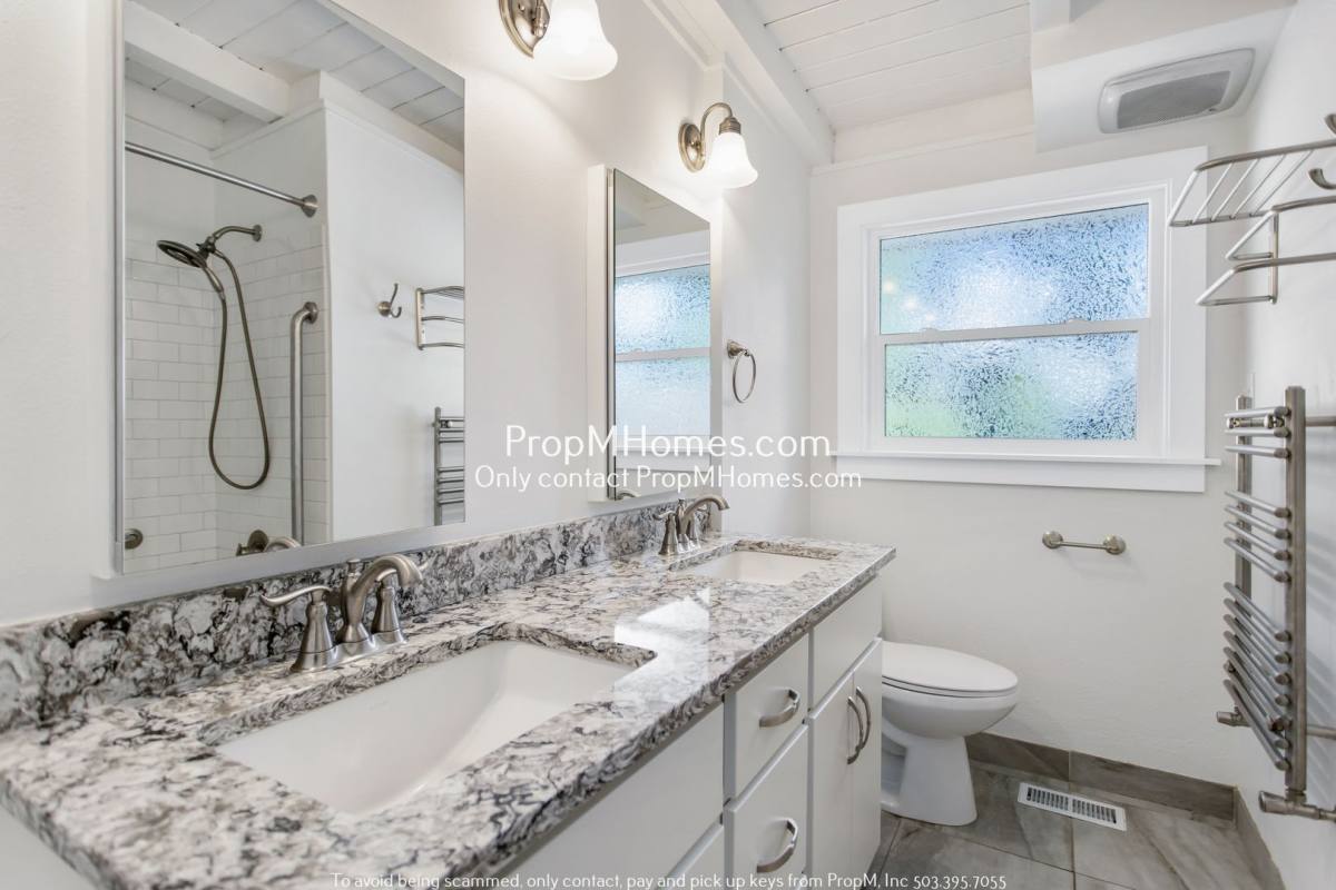 House for rent at 1885 SW Wellington Ave, Portland, OR 97225