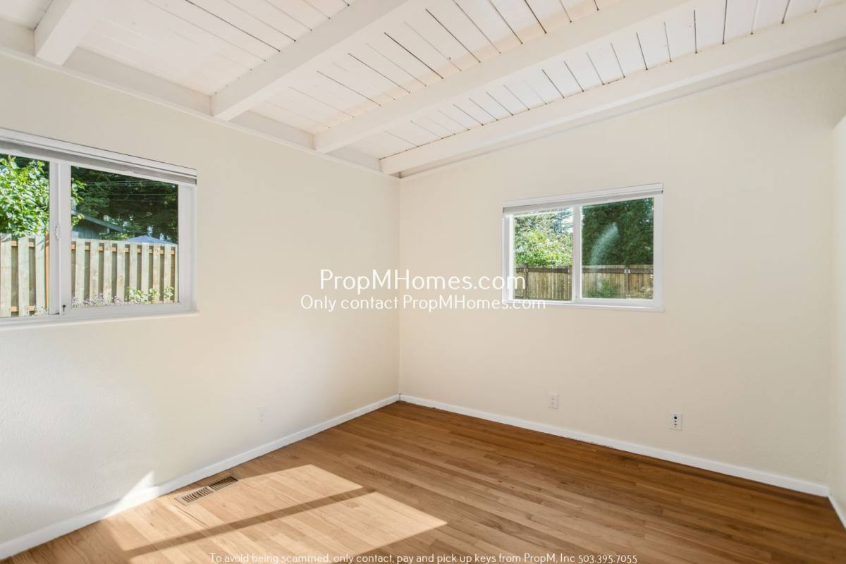 House for rent at 1885 SW Wellington Ave, Portland, OR 97225