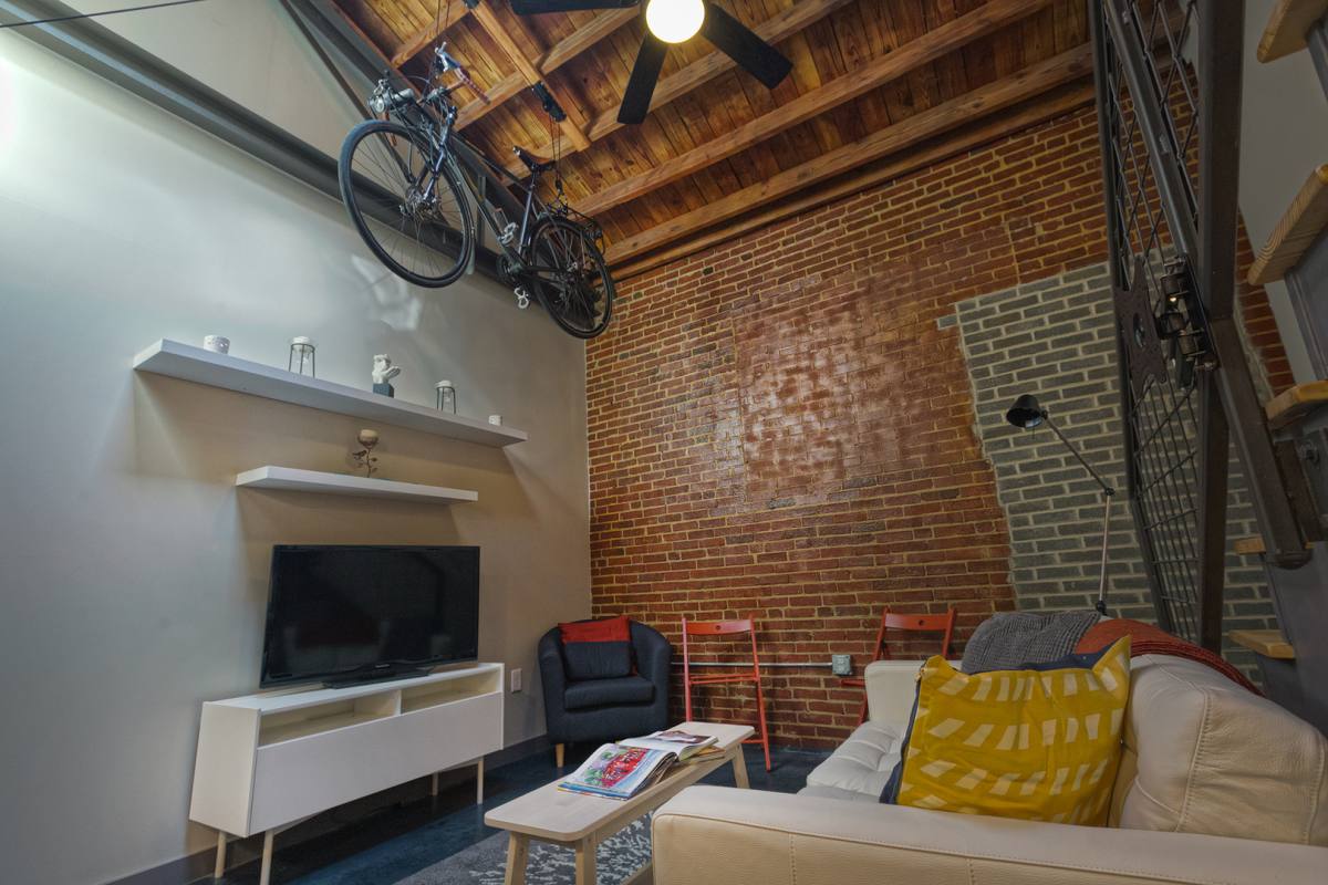 Apartment for rent at 631 Campbell Ave SW, Roanoke, VA 24016
