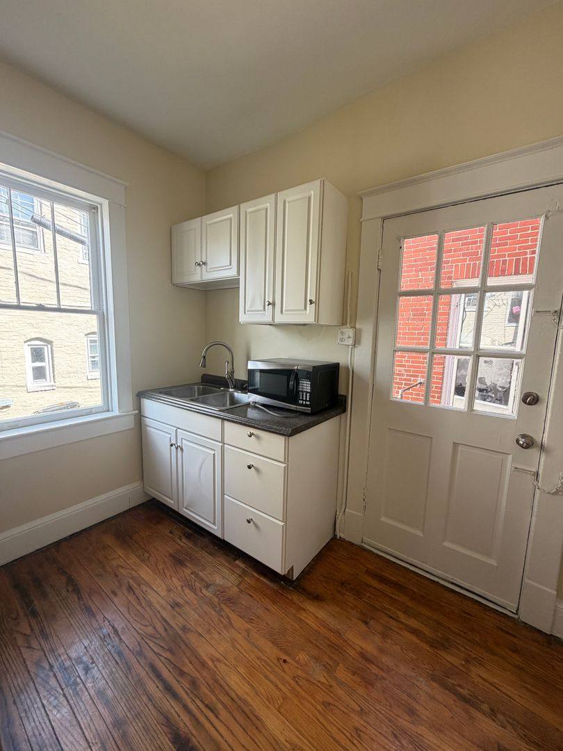 Townhouse for rent at 1003 Bank St, Hopewell, VA 23860