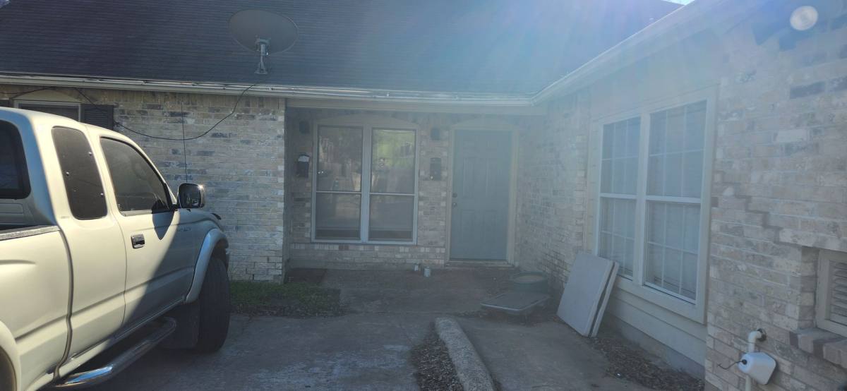 Townhouse for rent at 1005 W Martin Luther King Jr Blvd, Austin, TX 78701