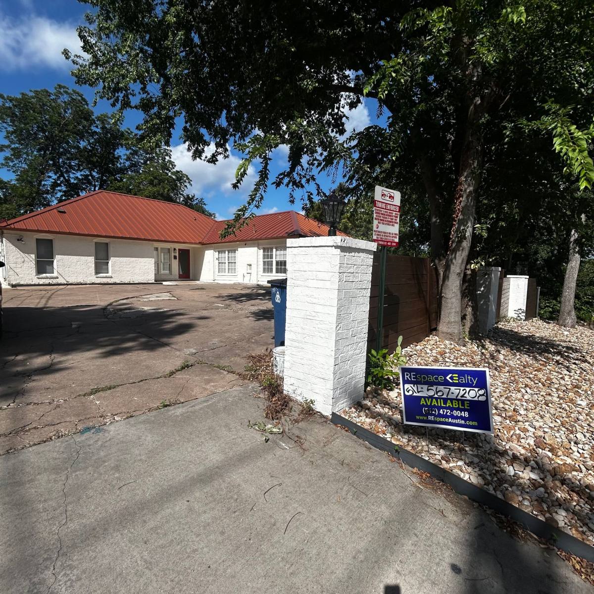 Townhouse for rent at 1005 W Martin Luther King Jr Blvd, Austin, TX 78701