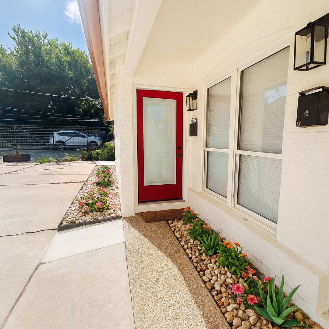 Townhouse for rent at 1005 W Martin Luther King Jr Blvd, Austin, TX 78701