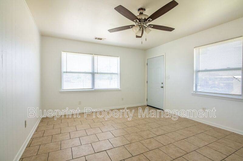 Apartment for rent at 1521 22nd St Ensley, Birmingham, AL 35218