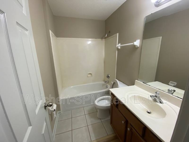 House for rent at 385 Dogwood Springs Dr, Oakland, TN 38060