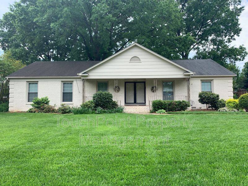 House for rent at 1130 Cheddington Dr, Charlotte, NC 28211