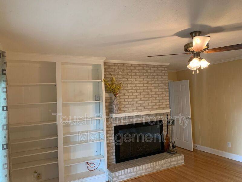House for rent at 1130 Cheddington Dr, Charlotte, NC 28211
