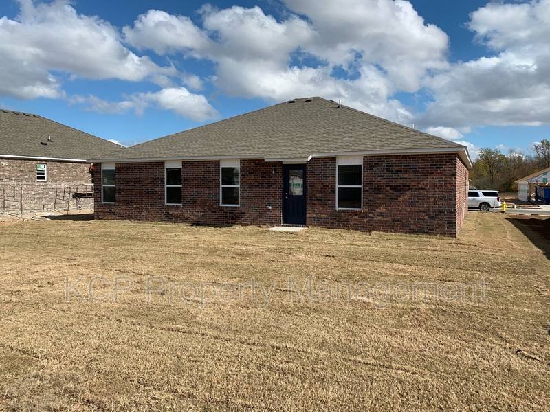 House for rent at 6706 SW Witmarsh Rd, Bentonville, AR 72712