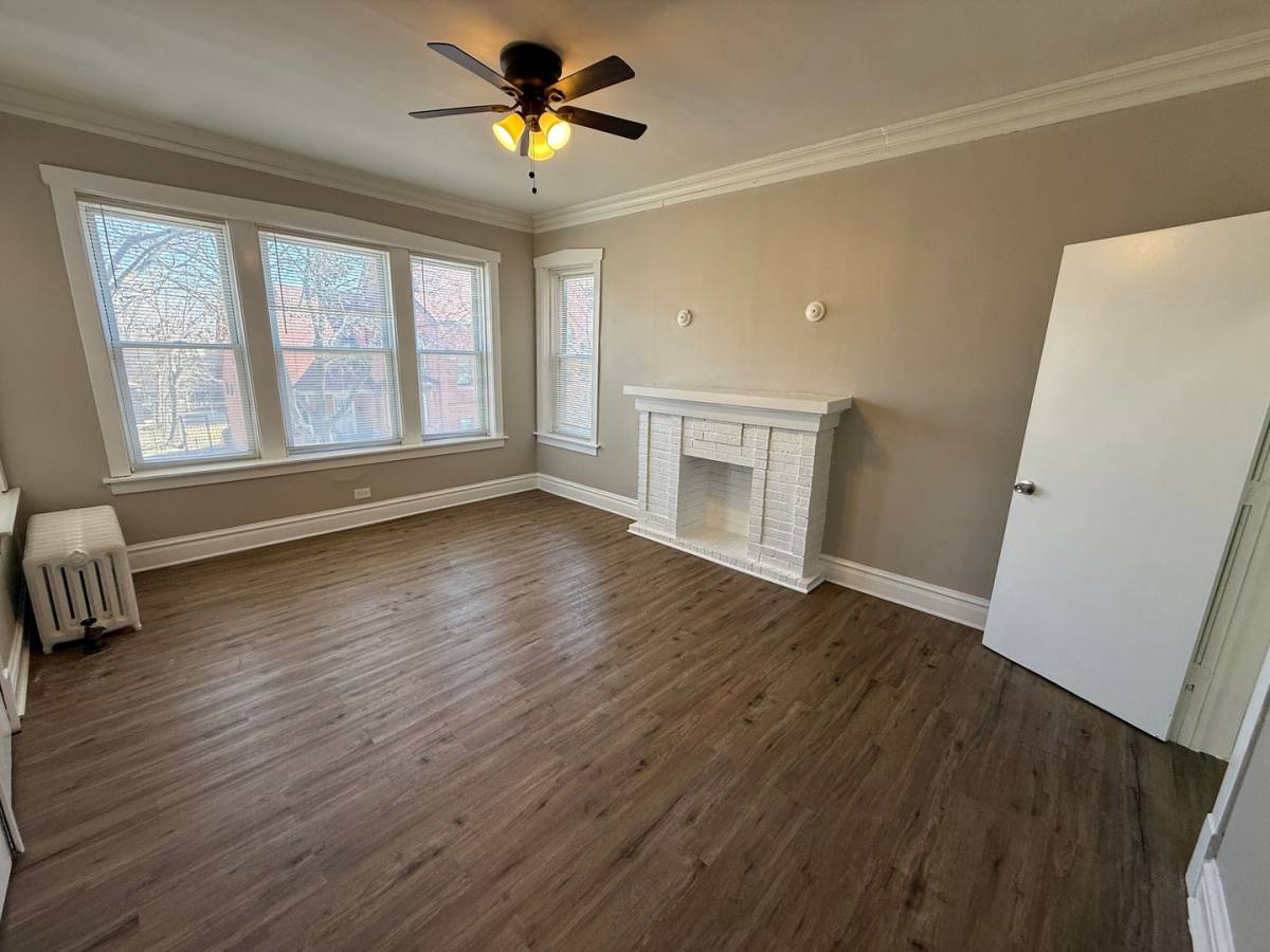 Apartment for rent at 2730-34 E 79th St 7848-50 S Burnham, Chicago, IL 60649