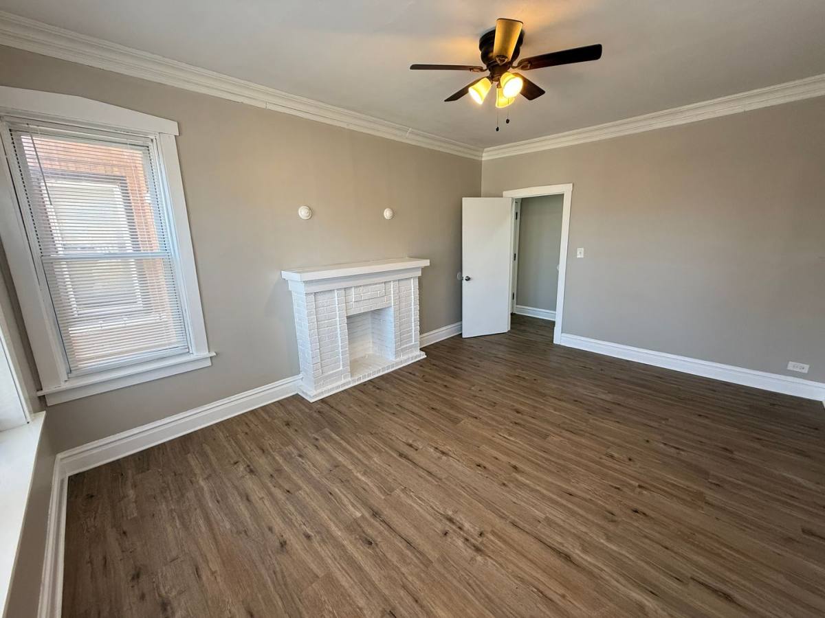 Apartment for rent at 2730-34 E 79th St 7848-50 S Burnham, Chicago, IL 60649