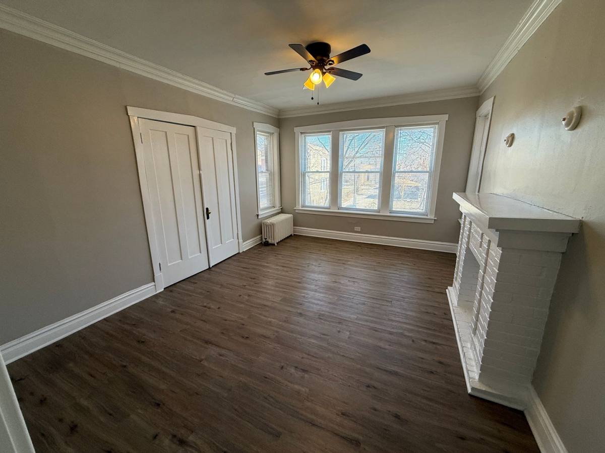 Apartment for rent at 2730-34 E 79th St 7848-50 S Burnham, Chicago, IL 60649