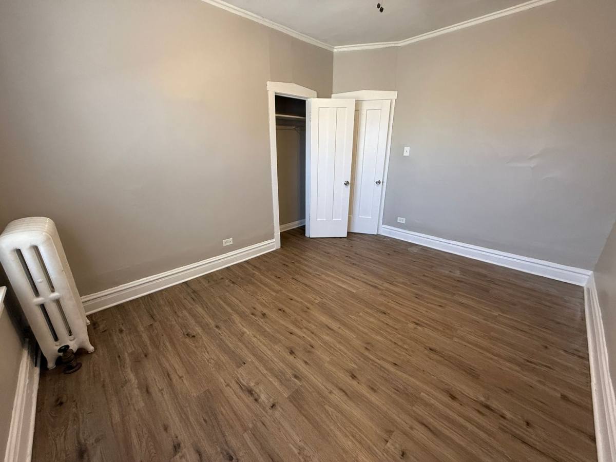 Apartment for rent at 2730-34 E 79th St 7848-50 S Burnham, Chicago, IL 60649