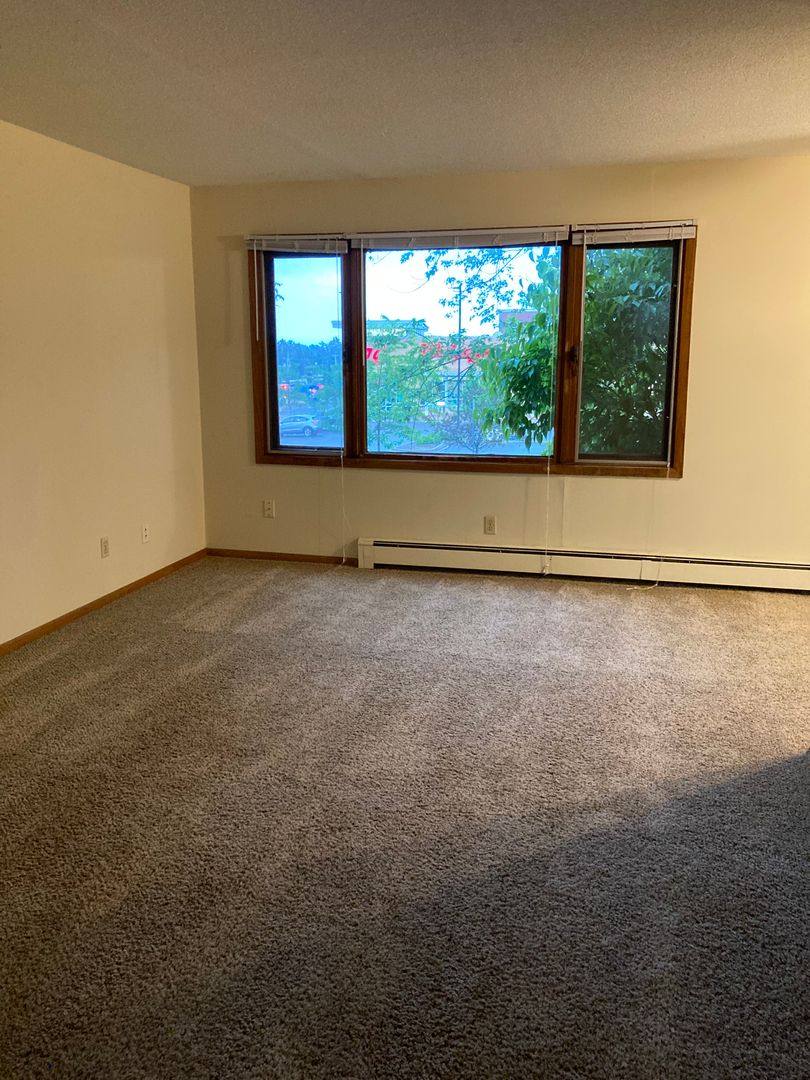 Apartment for rent at 1701 Kenwood Ave, Duluth, MN 55811
