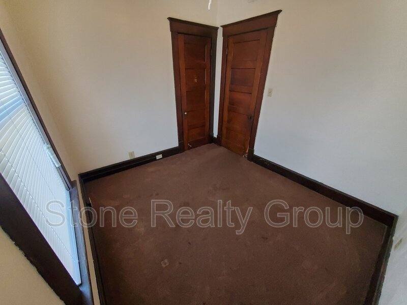 Apartment for rent at 19 N 12th St #4, Terre Haute, IN 47807