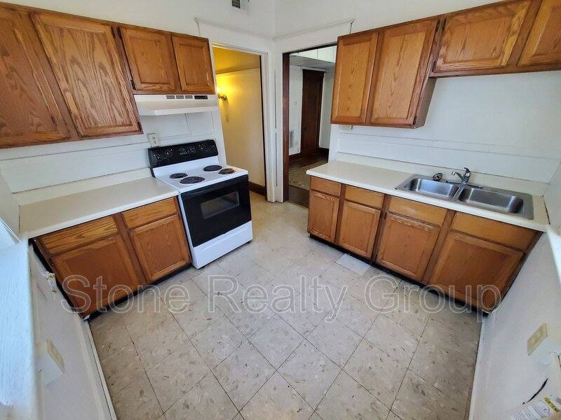 Apartment for rent at 19 N 12th St #4, Terre Haute, IN 47807