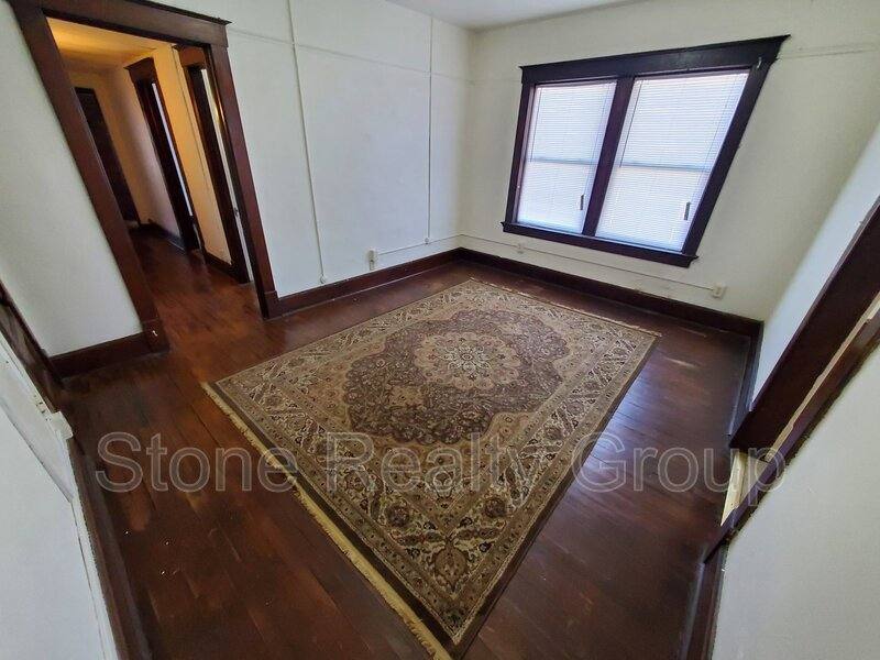 Apartment for rent at 19 N 12th St #4, Terre Haute, IN 47807