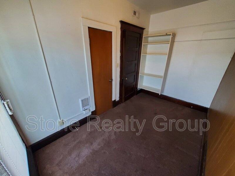 Apartment for rent at 19 N 12th St #4, Terre Haute, IN 47807