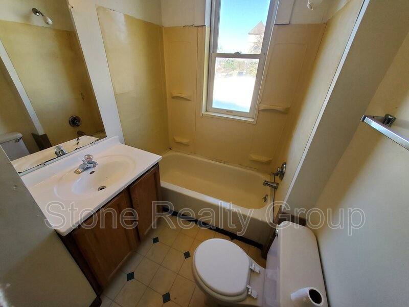 Apartment for rent at 19 N 12th St #4, Terre Haute, IN 47807